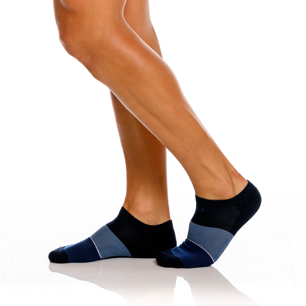 Mundo Unico men's Cicuta Azul heel tab ankle socks with blue color blocking terry knit